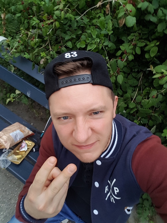 20190627_212715.thumb.jpg.ce004a136c477efa301baee4c91b2ce0.jpg