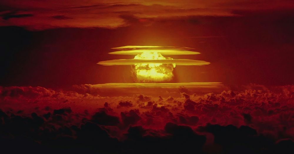 Castle_Bravo_nuclear_test.jpg.a856577531531339f3f9864a43808614.jpg