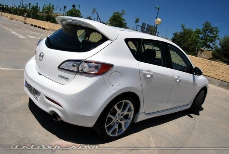 120625617_Mazda4(Copy).jpg.451b46d1524b9e940629fca7e65431a2.jpg